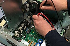 Oprava desky elektronického obvodu